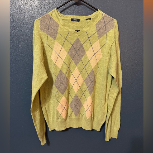 Izod Men’s Medium Green V-Neck Sweater - Picture 1 of 5